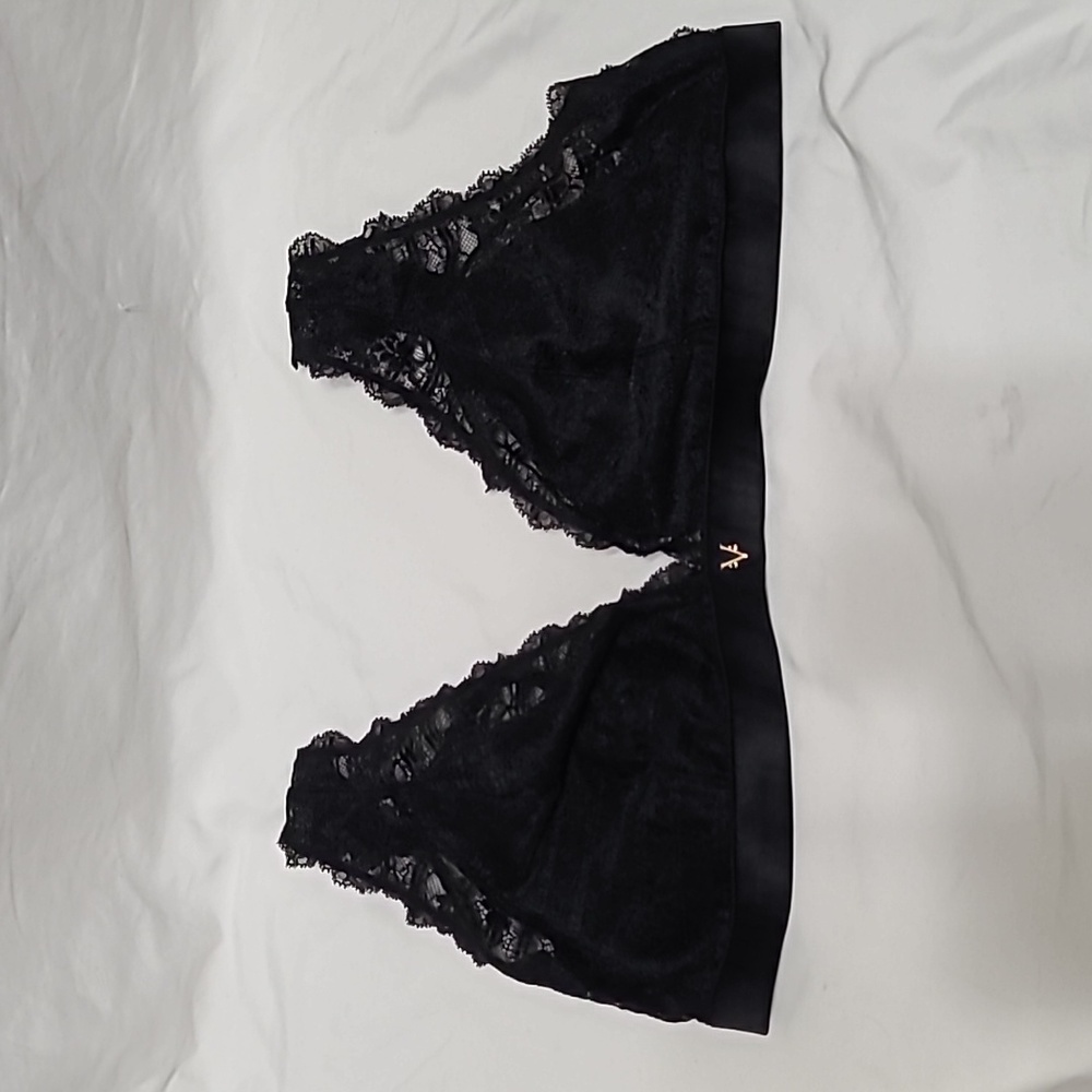 Black Victoria's Secret lace bralette m-dd/e80